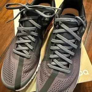 ON Cloud Flow running shoes Rock/Rose Size 9.5 Excellent condition